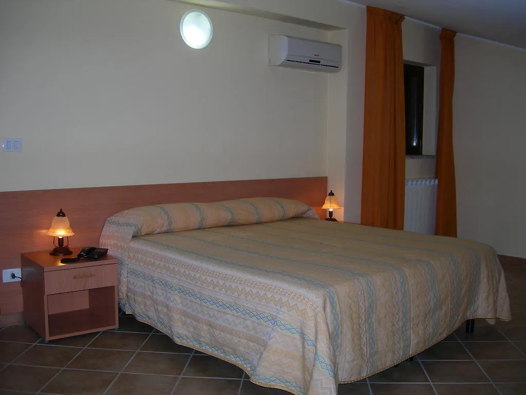 Pensionat Caffe Nuovo 2 Holiday Rooms Trappitello