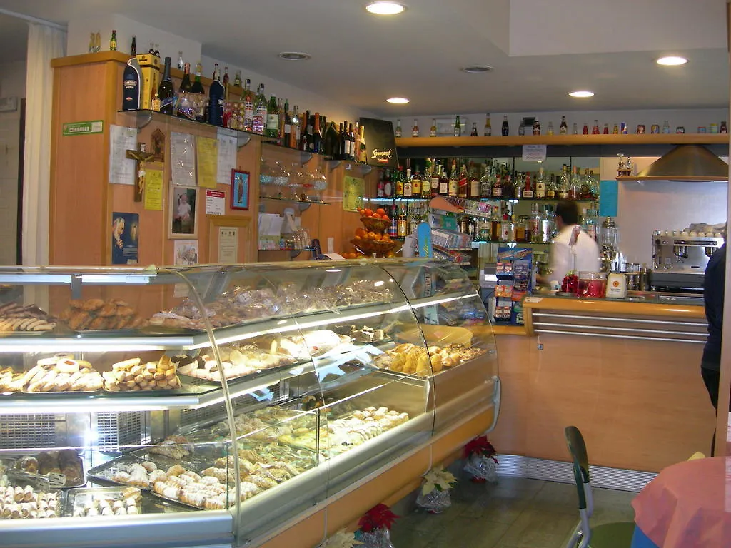 Caffe Nuovo 2 Holiday Rooms Trappitello Italien
