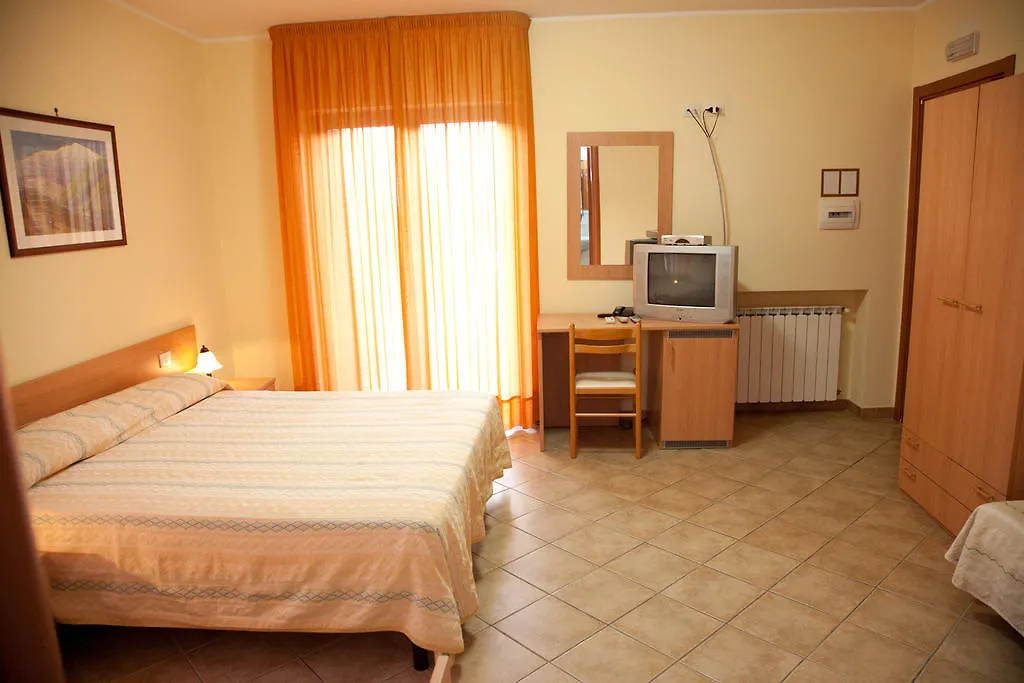 Caffe Nuovo 2 Holiday Rooms Trappitello Italien